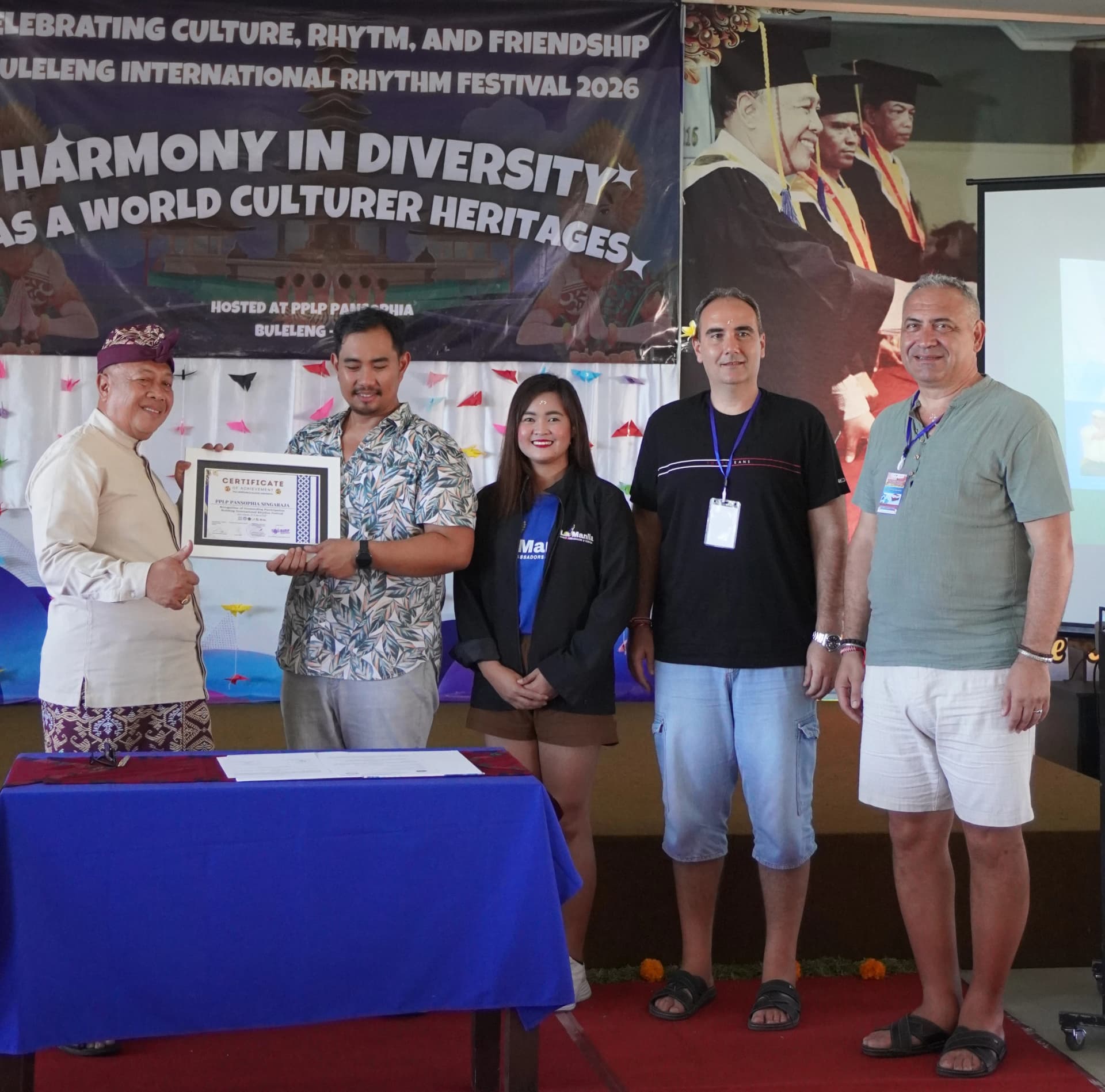 Momen penandatanganan MoU antara Direktur PPLP Pansophia dan Presiden IOV Indonesia