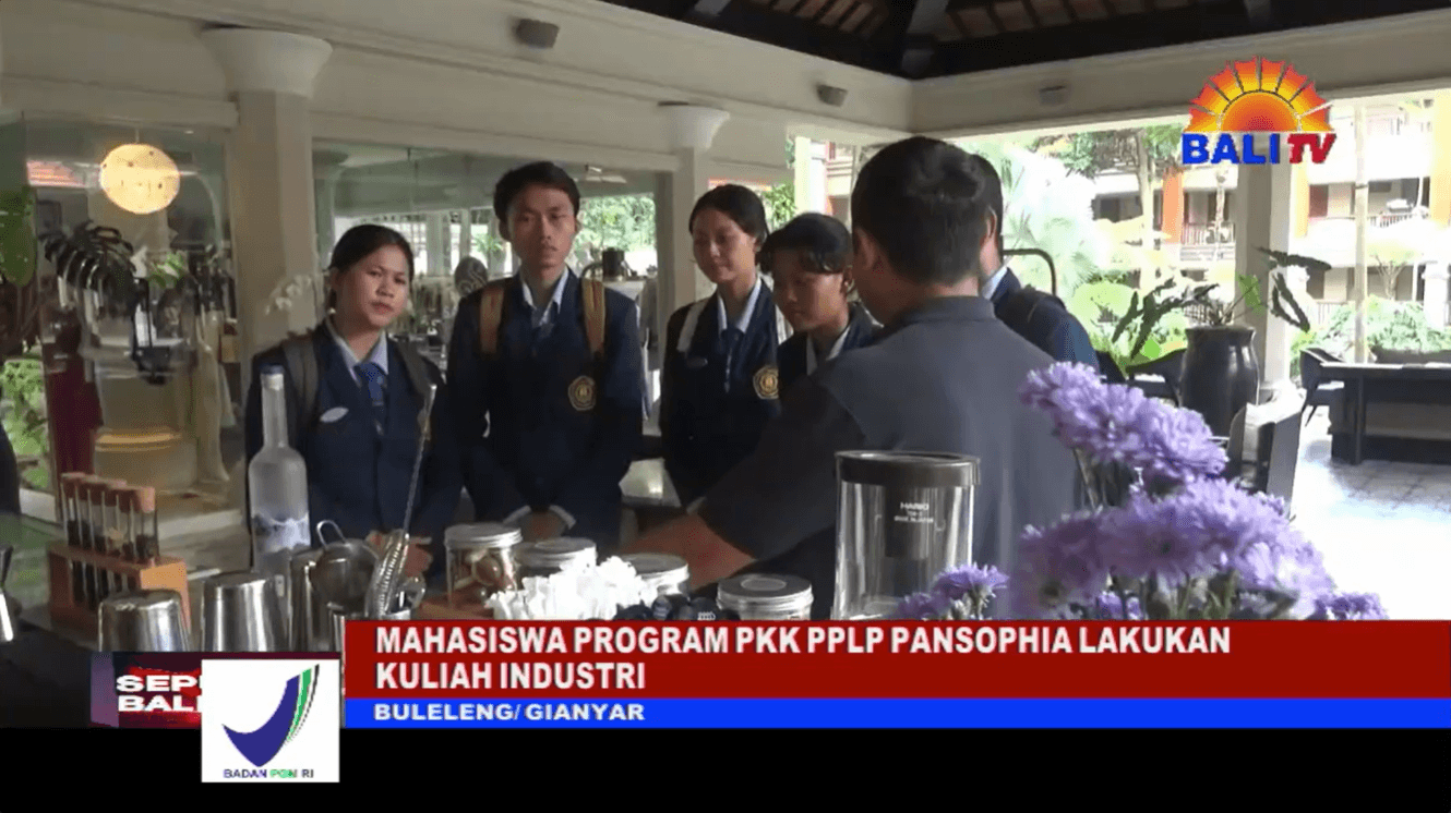 Mahasiswa Pansophia saat melakukan kunjungan dan diskusi langsung